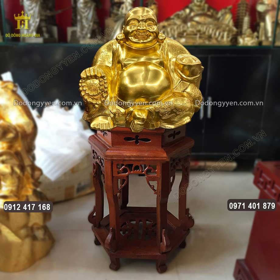 To&agrave;n bộ bề mặt vật phẩm được d&aacute;t v&agrave;ng 9999 v&ocirc; c&ugrave;ng sang trọng